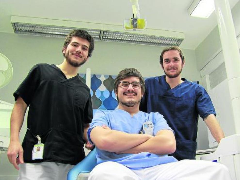 Daniel Torralba, Rafael Baselga y Javier Climent, en el hospital de Kurikka (Finlandia).
