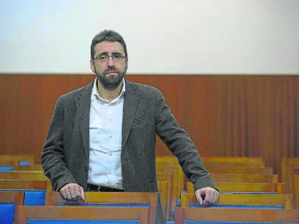 Luis Oriol, en la Facultad de Ciencias, donde releva en el puesto de decano a Anabel Elduque.