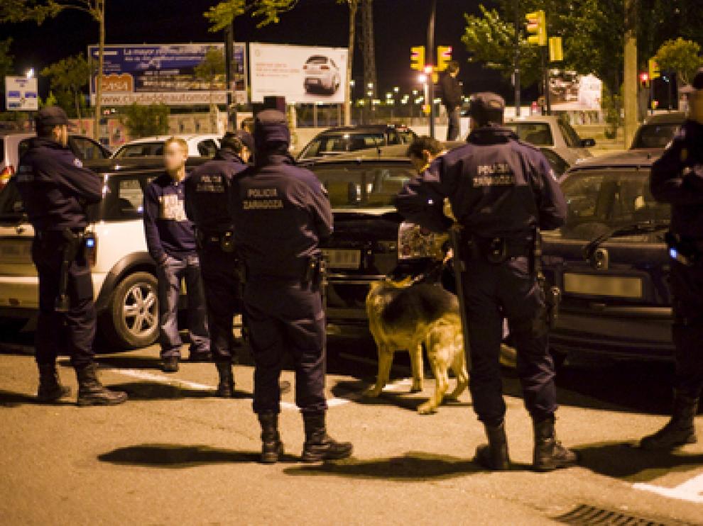 Efectivos de la UAPO de la Policía de Zaragoza