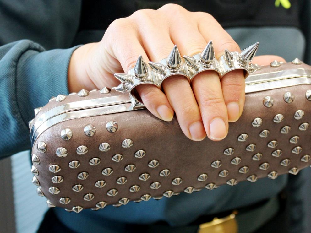 Bolsos con asa de puño americano
