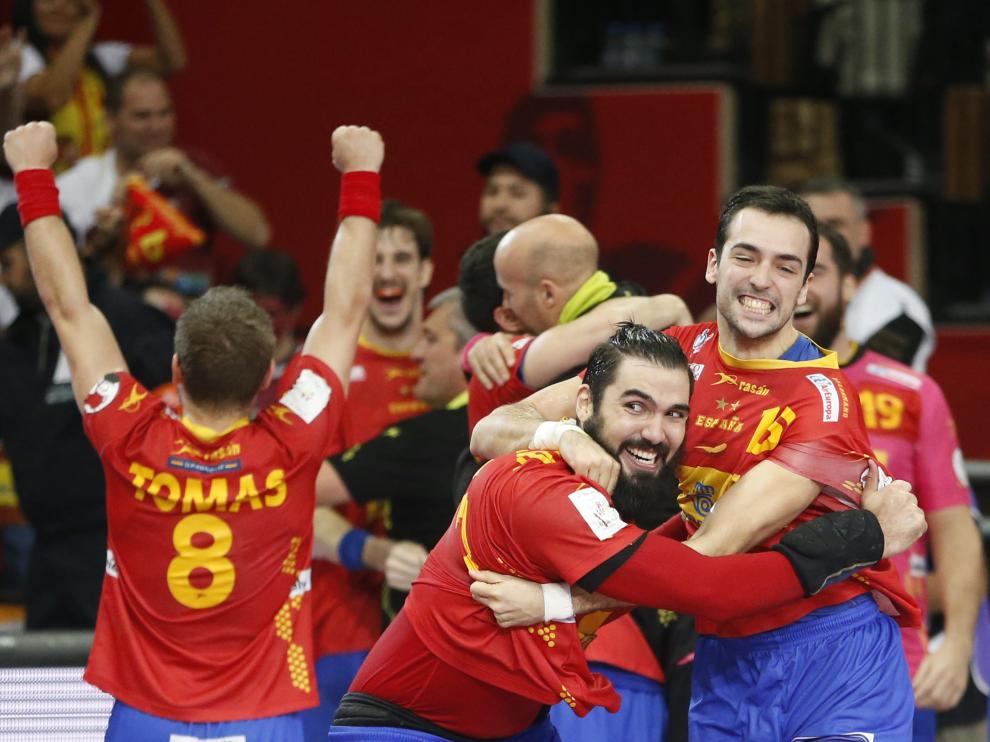 Celebración de la Selección española de Balonmano tras ganar a Dinamarca