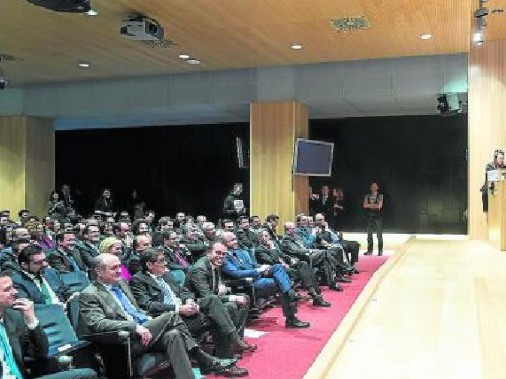 La ponencia de Risto Mejide. El publicista habló de la importancia de la marca personal en la celebración de AJE Aragón en instalaciones de Ibercaja. Un discurso que en términos generales gustó a los asistentes.