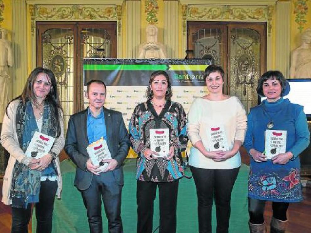 Jana Catalán, Javier Romero, María Frisa, Miriam Galán y Julia Millán, en Bantierra.