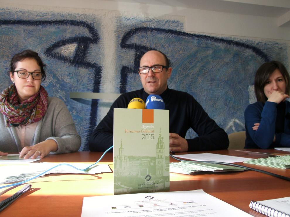 Presentación de la agenda con el gerente de Tarazona Monumental, Julio Zaldívar, y dos técnicos de patrimonio