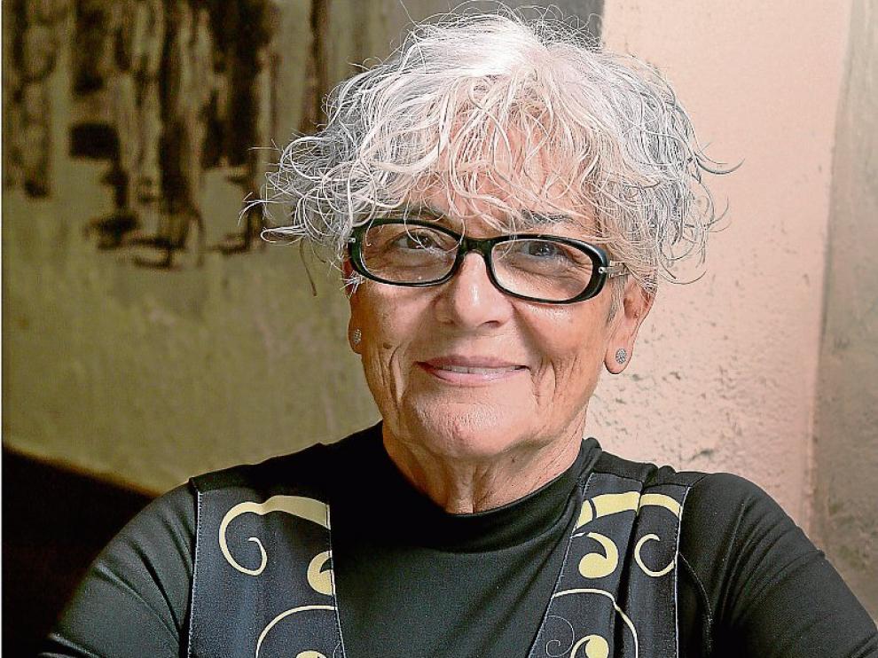Dora Gracia, con una ración de jabalí y robellones