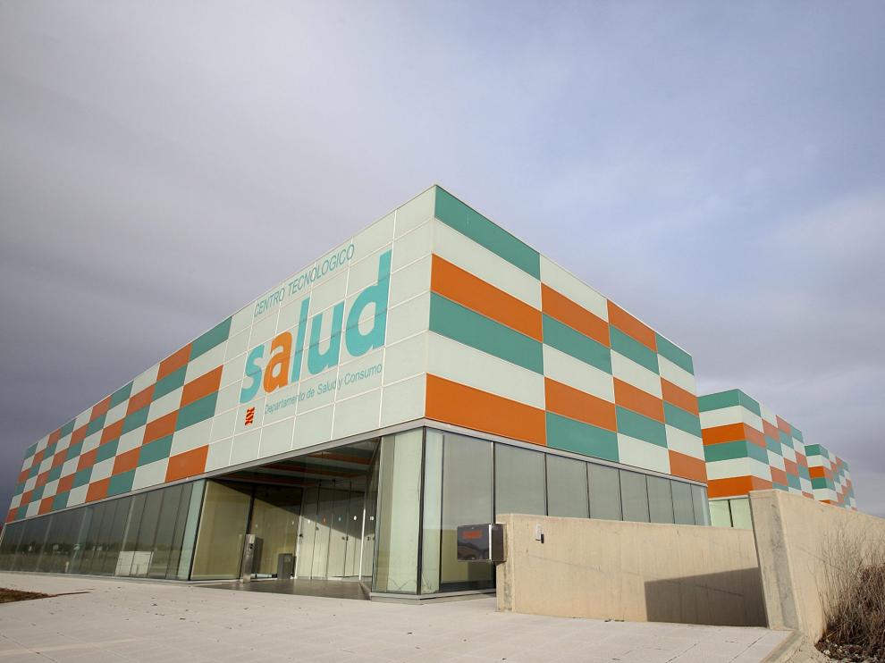 El edificio permanece cerrado a cal y canto, sin equipamiento interior ni mobiliario
