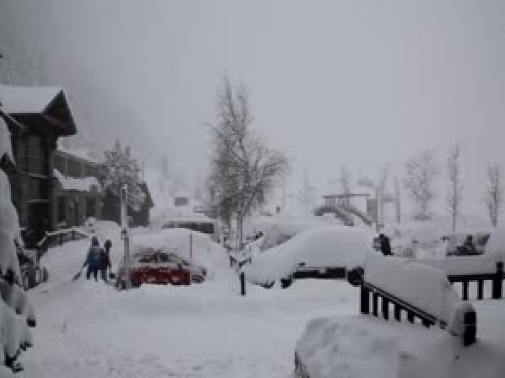 Nieve en Llanos del Hospital, en Benasque