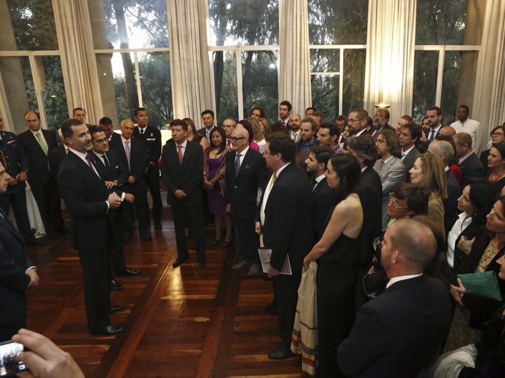 El rey Felipe VI se reúne con la comunidad española