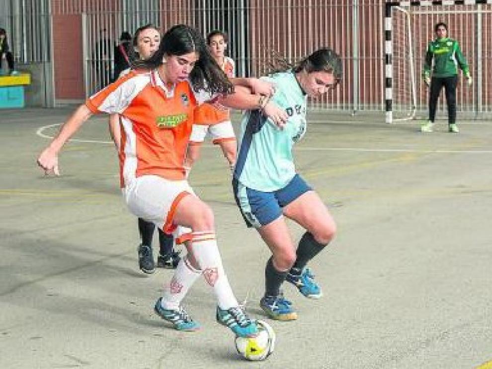 El colegio Bajo Aragón levantó el telón del torneo de fútbol sala.