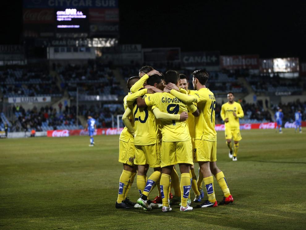 Los jugadores del Villarreal celebran el pase