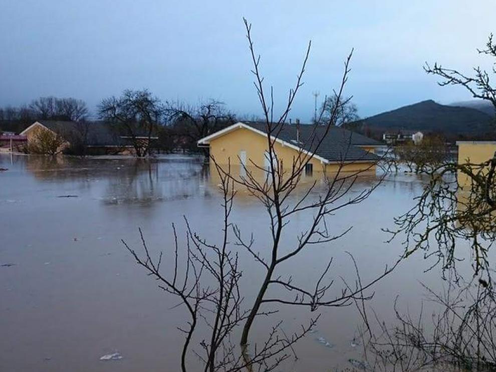 El Ebro se desborda en Frías