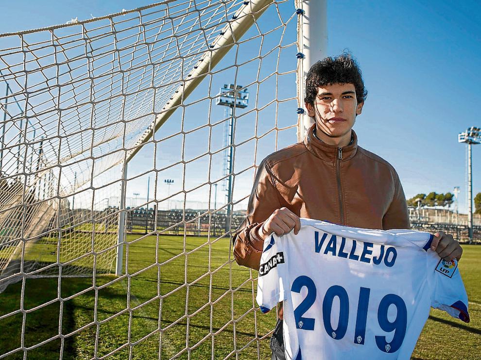Jesús Vallejo, ayer, en la Ciudad Deportiva, luce en la camiseta el año hasta el que ha firmado.