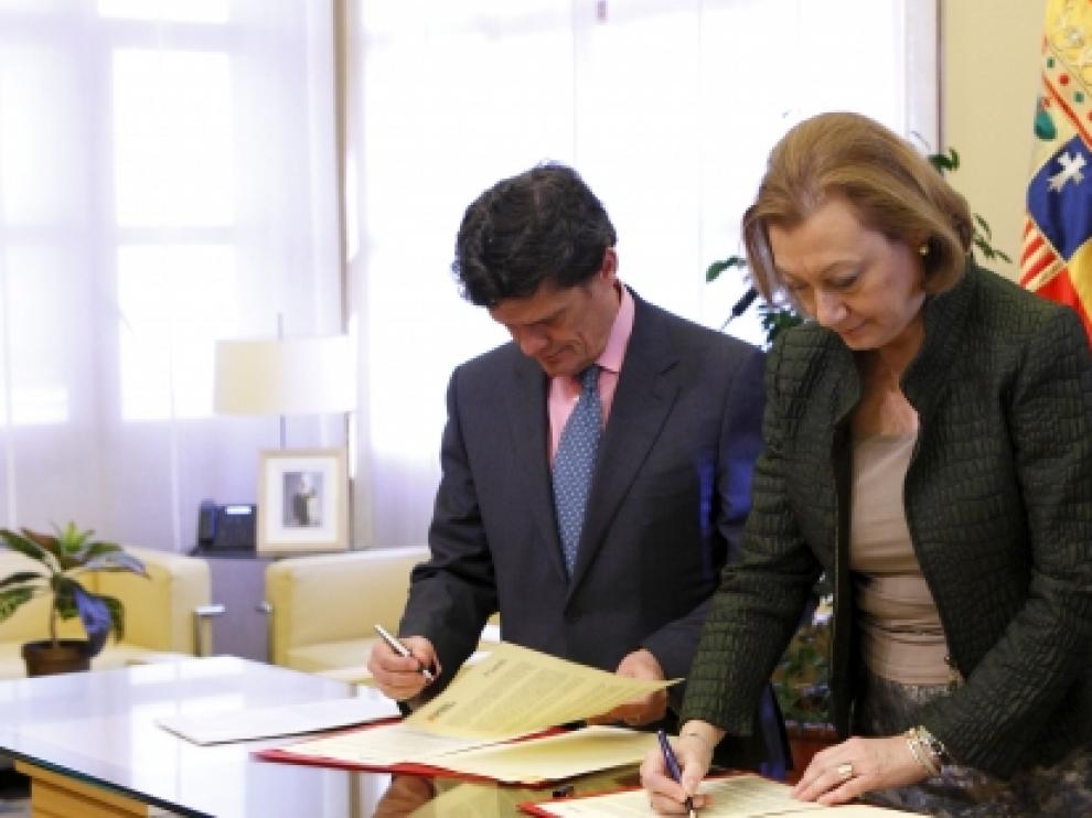 Rudi firma con el Sareb un convenio para la cesión de viviendas de alquiler social