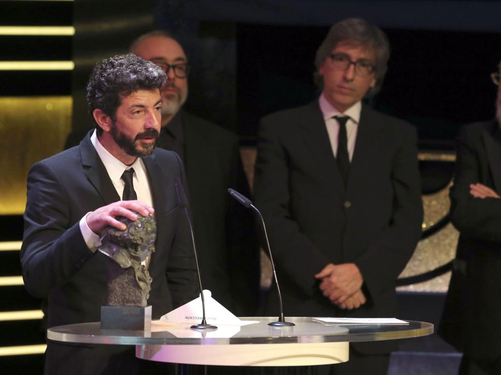 Alberto Rodríguez, director de 'La isla mínima' recibiendo el premio