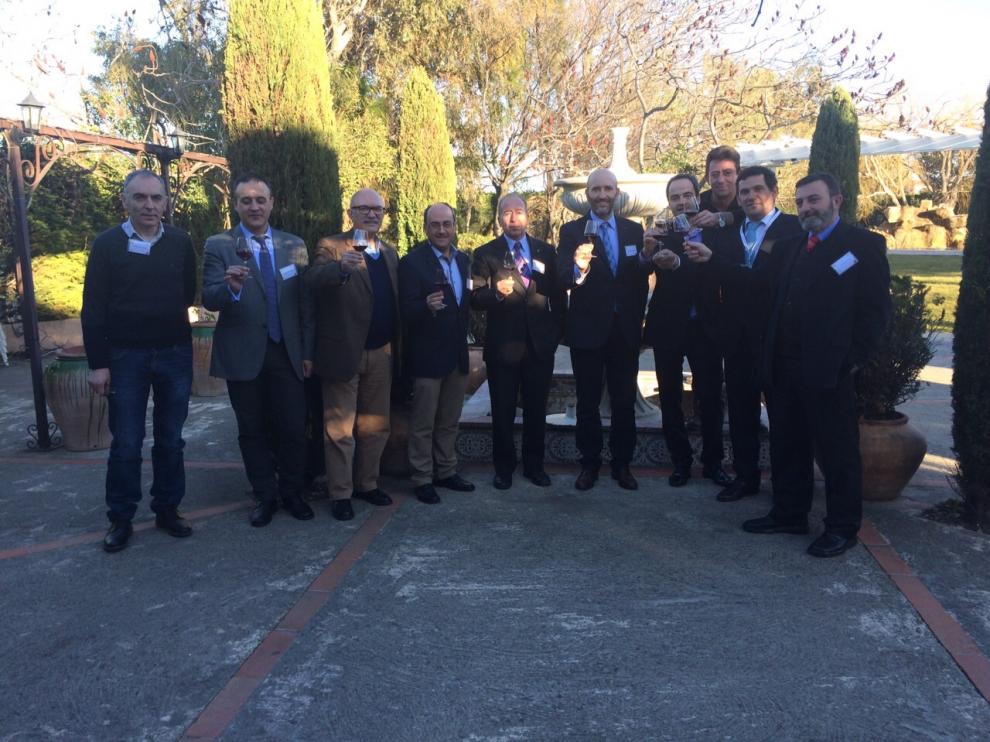 Los miembros de la delegación aragonesa brindan por el triunfo de la candidatura del Campo de Borja en Perpiñán.