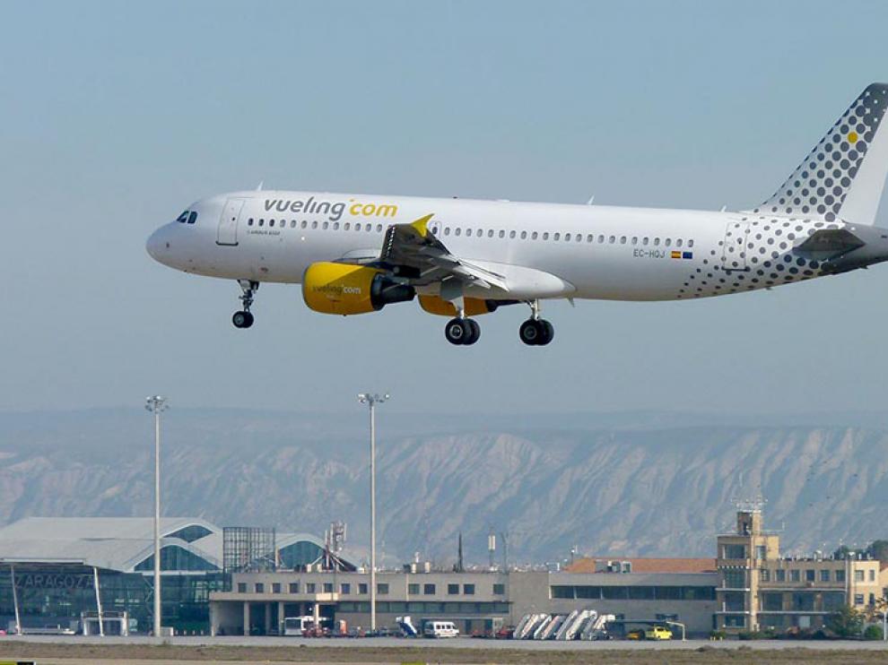 Pruebas de un avión de Vueling en el aeropuerto de Zaragoza