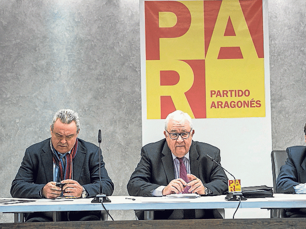 Parte de la ejecutiva del PAR. De izquierda a derecha, Alfredo Boné, José Ángel Biel y Arturo Aliaga