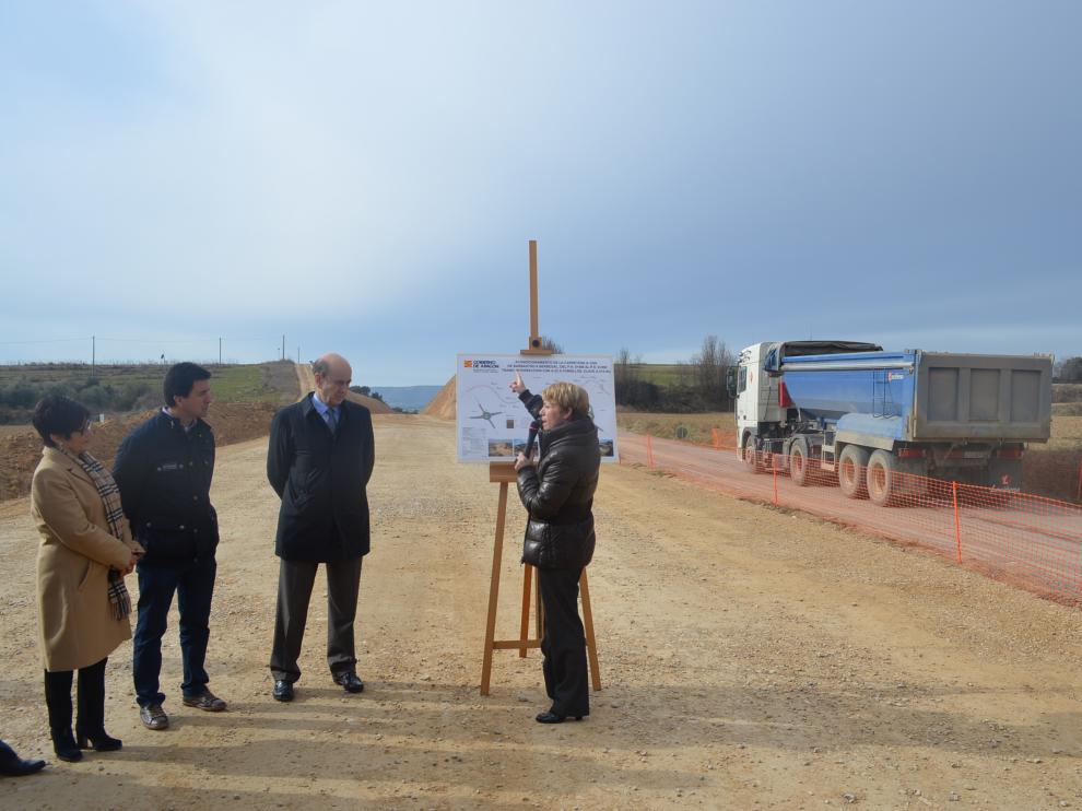 El consejero Alarcón en su visita a las obras.