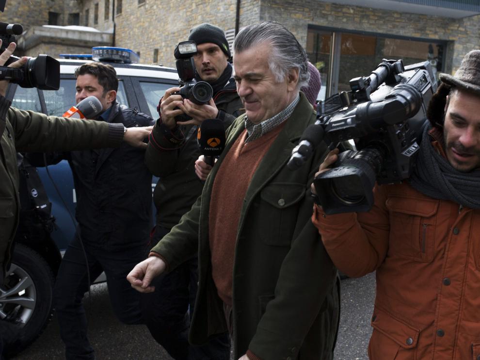 El juez Ruz rechaza aumentar en 600 euros la asignación a Bárcenas y a su familia
