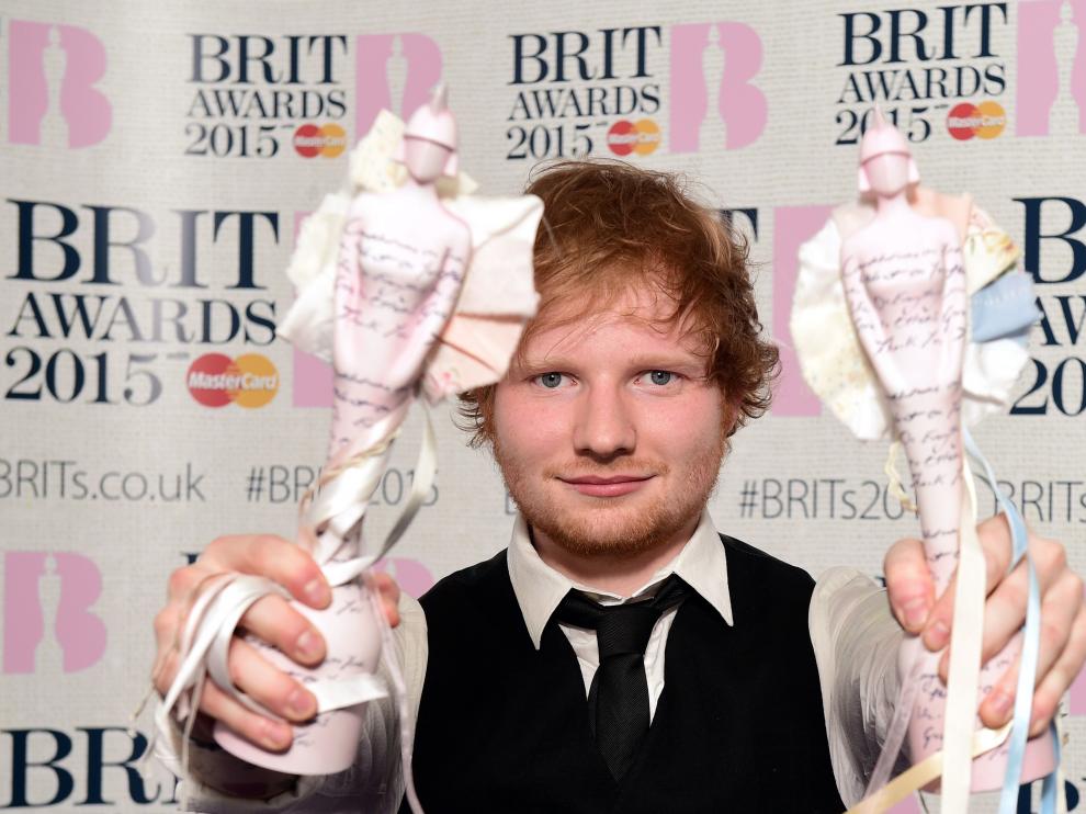 Ed Sheeran triunfa en los premios de la música británica