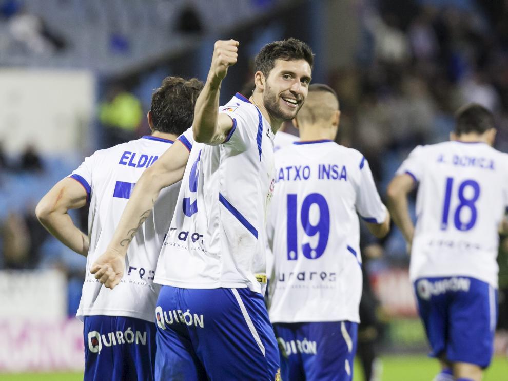 Borja Bastón celebra uno de sus goles contra el Llagostera