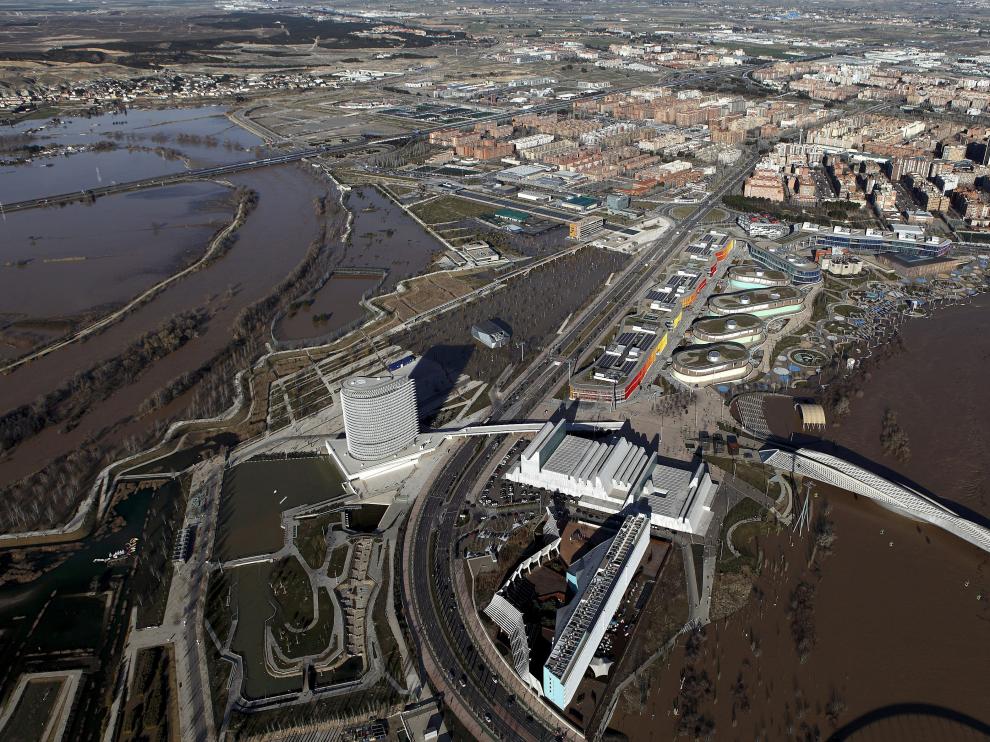 El Ebro, desbordado este domingo en Zaragoza