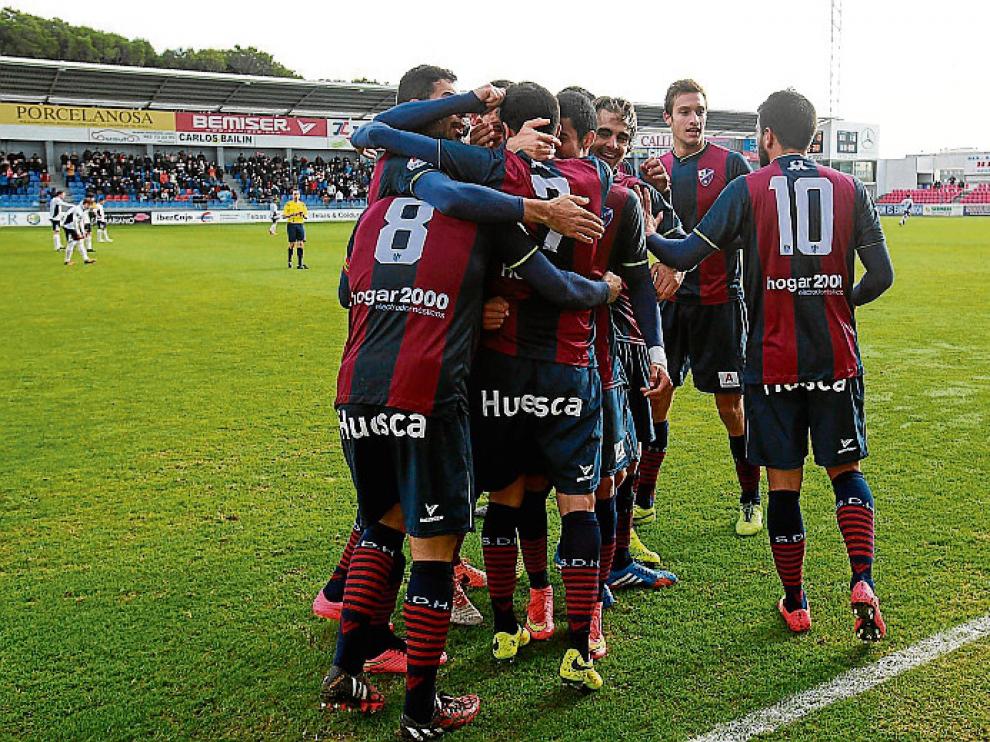 El Huesca, en la celebración de un gol.