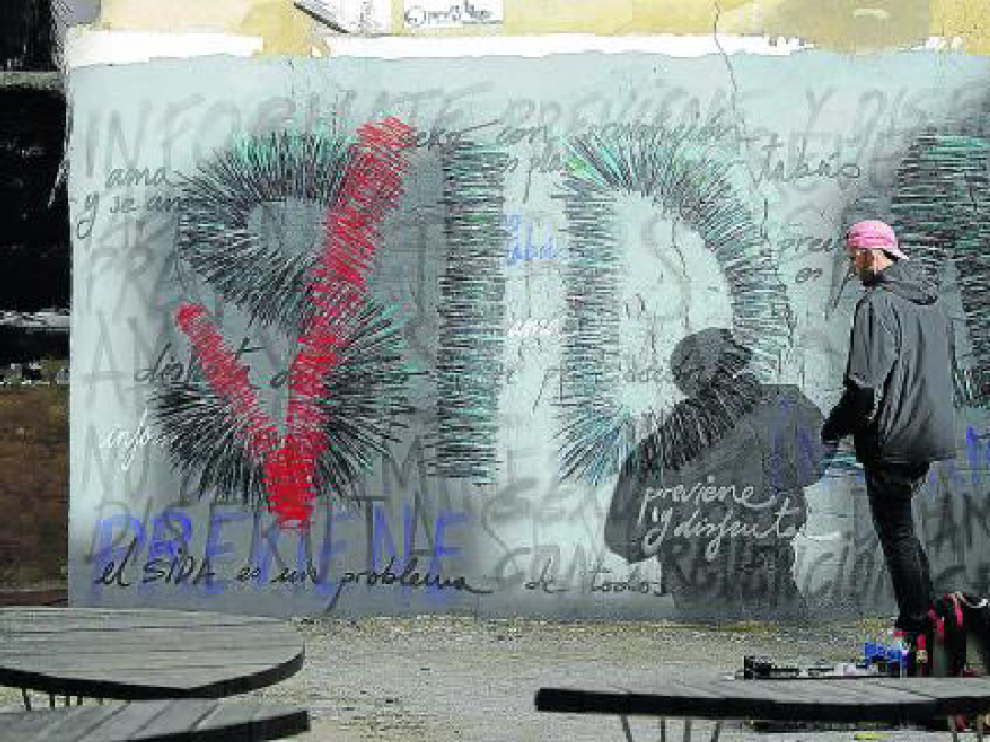 Grafiti realizado en un solar del Coso, en Zaragoza.