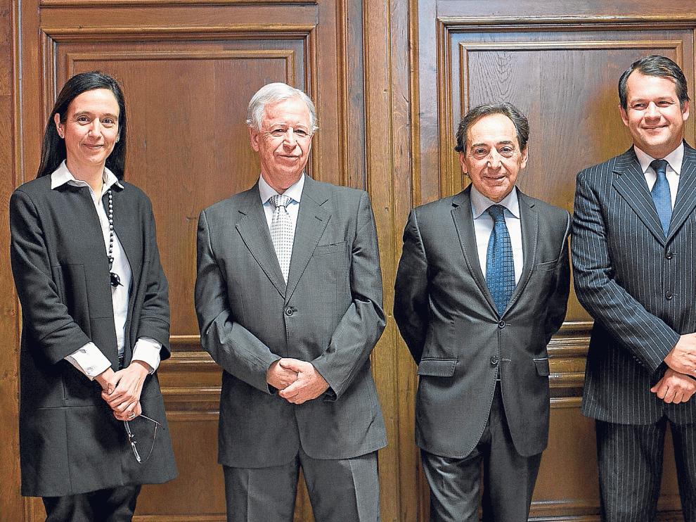 De izquierda a derecha, Susana Betrán (Grancasa), Gabriel Morales (Cámara), Salvador Arenere (Puerto Venecia), José Antonio Pueyo (Ecos) y Marta Otal (Aragonia)