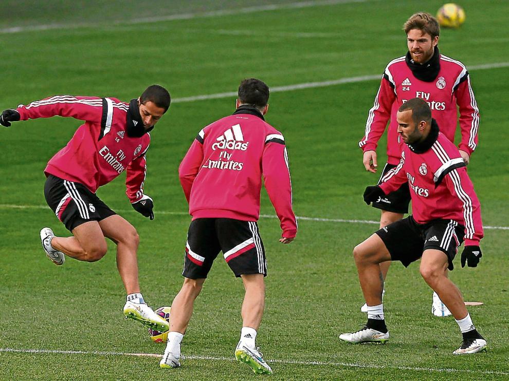 Illarramendi, arriba a la derecha, en el entrenamiento de ayer en Valdebebas.
