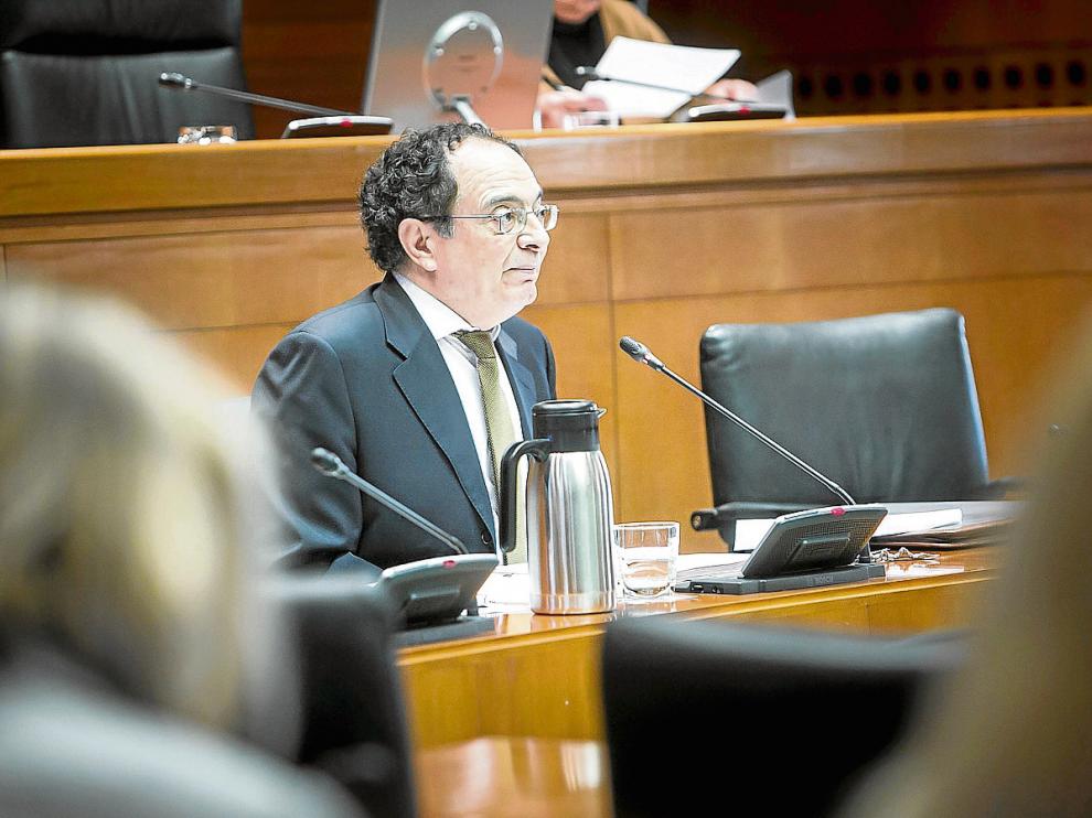 El presidente de la Cámara compareció ayer ante la Comisión Institucional de las Cortes.