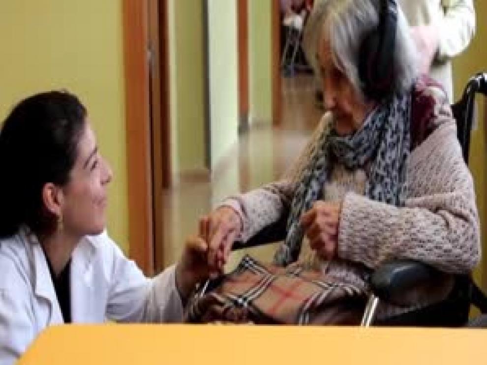 Una sesión de musicoterapia para pacientes con alzhéimer.
