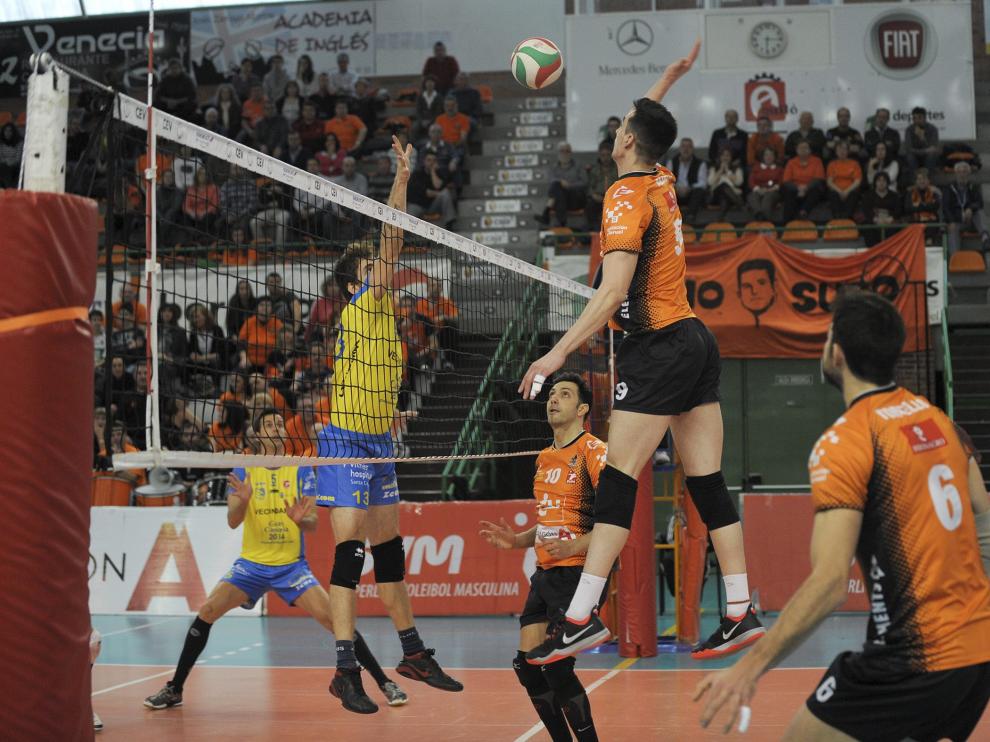 l CAI Teruel cumplió los pronósticos y se impuso ayer con comodidad por 3-0 a un desmotivado Vecindario Gran Canaria