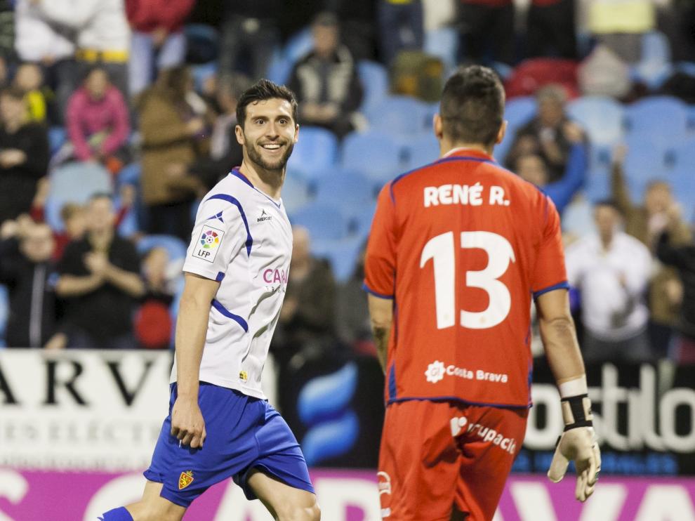 Borja Bastón celebra uno de sus goles.