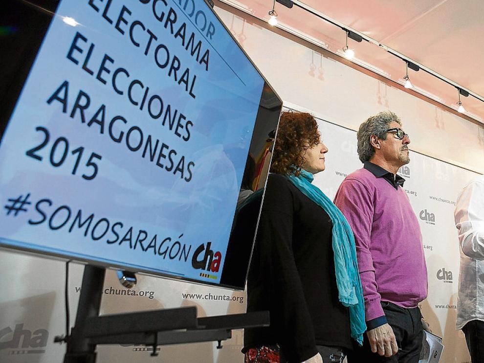 El presidente de CHA, José Luis Soro, en el centro, en la presentación del programa electoral, ayer.