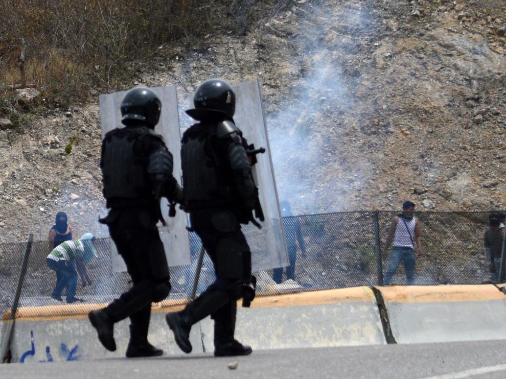 Dos estudiantes detenidos durante enfrentamientos en el estado mexicano de Guerrero