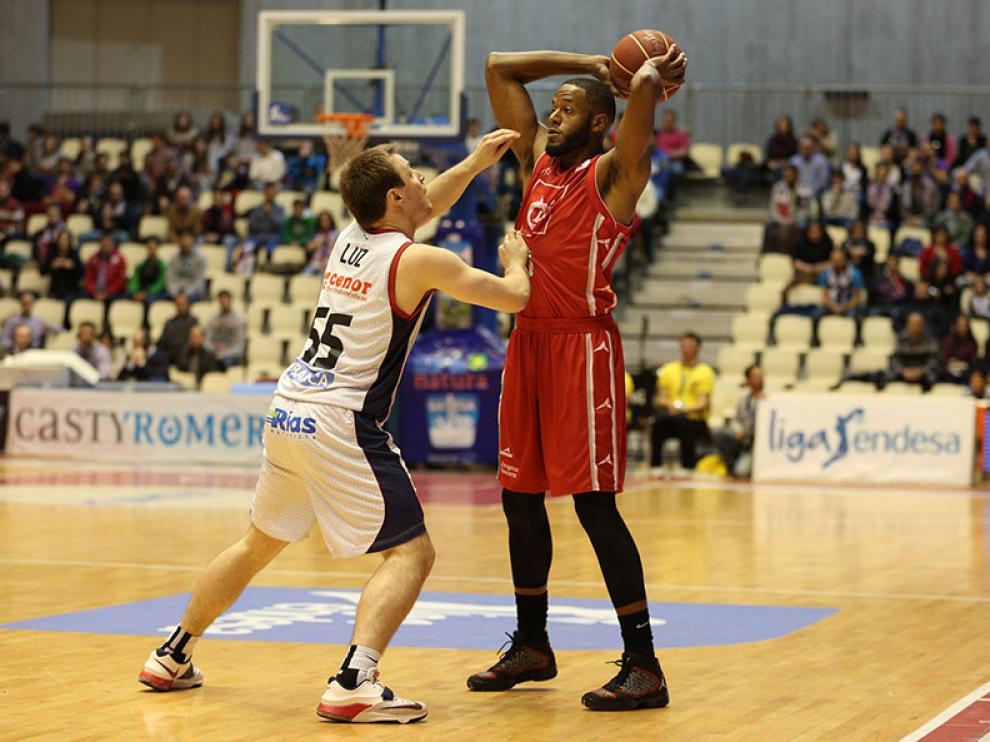 El CAI sucumbe en el último cuarto ante el Obradoiro