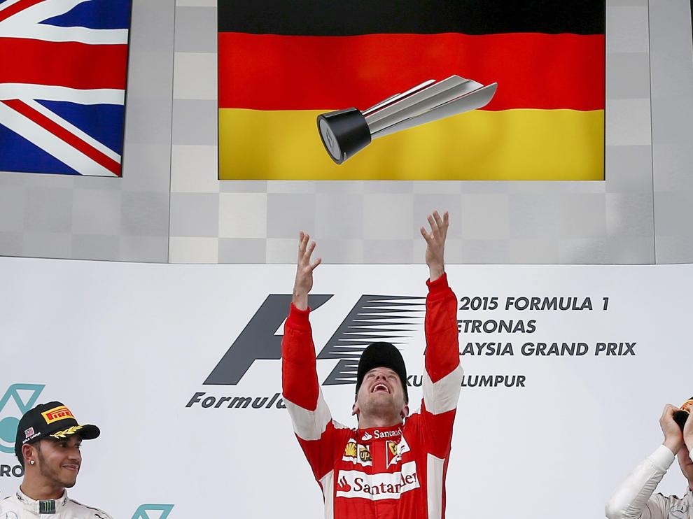 Sebastian Vettel vence en Malasia y Fernando Alonso abandona por avería