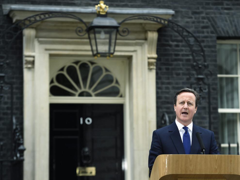 El primer ministro británico David Cameron este lunes en el Nº10 de Downing Street