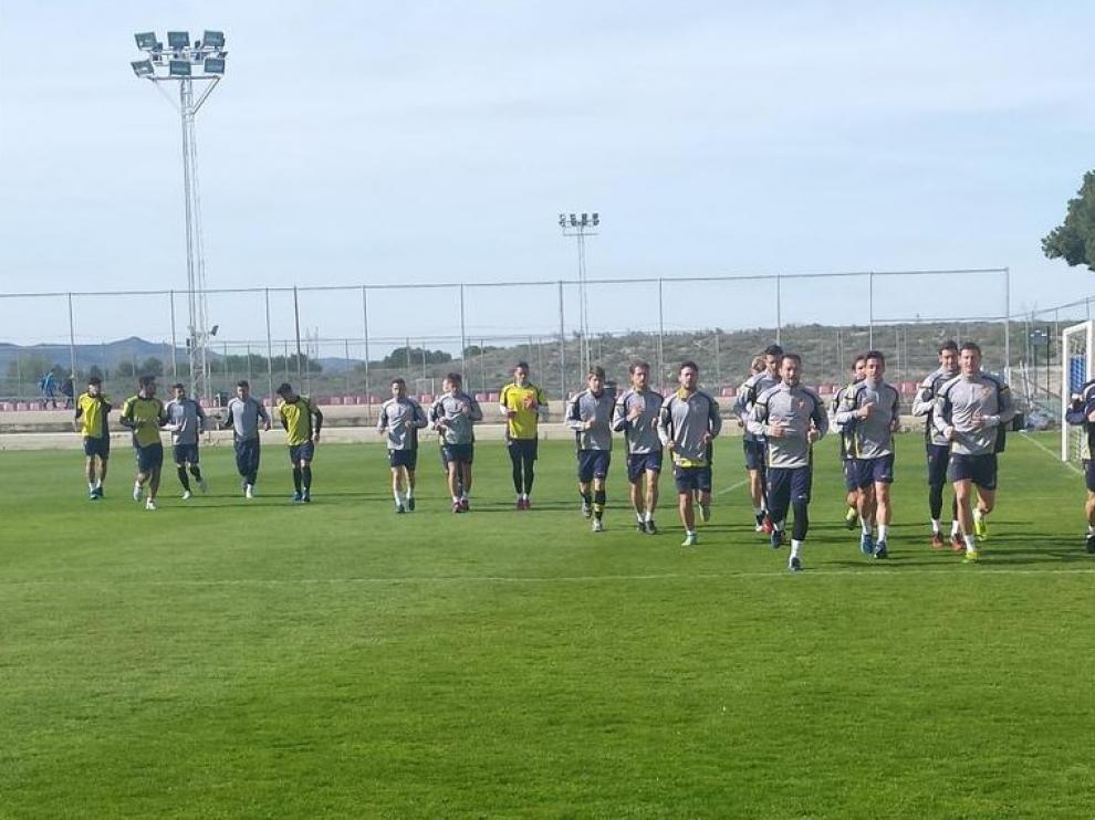 Los jugadores del Real Zaragoza, en el entrenamiento de este lunes