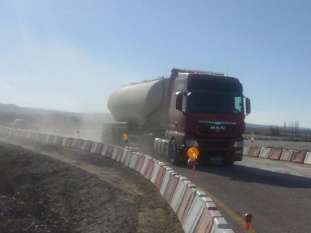Se reanuda el tráfico en la A-117 de Pina tras los daños de la crecida del Ebro