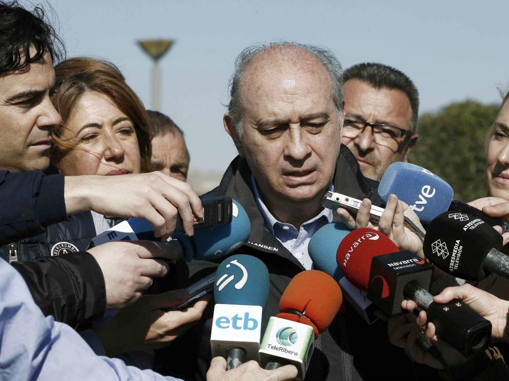 El ministro del interior en su visita a la localidad de Buñuel este martes