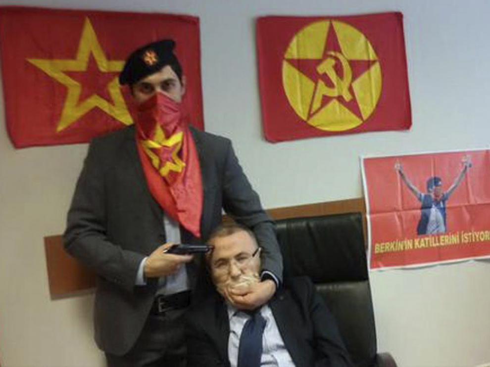 El fiscal Mehmet Selim Kira, como rehén. (Archivo)
