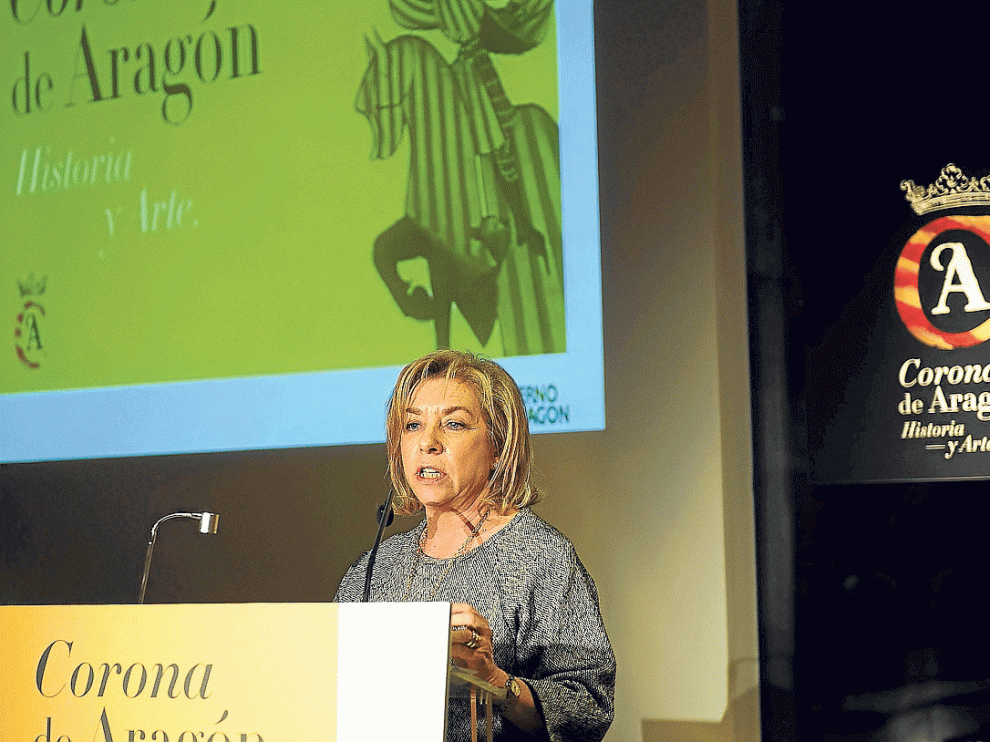 La consejera Dolores Serrat, ayer, en la primitiva sede del Archivo de la Corona de Aragón