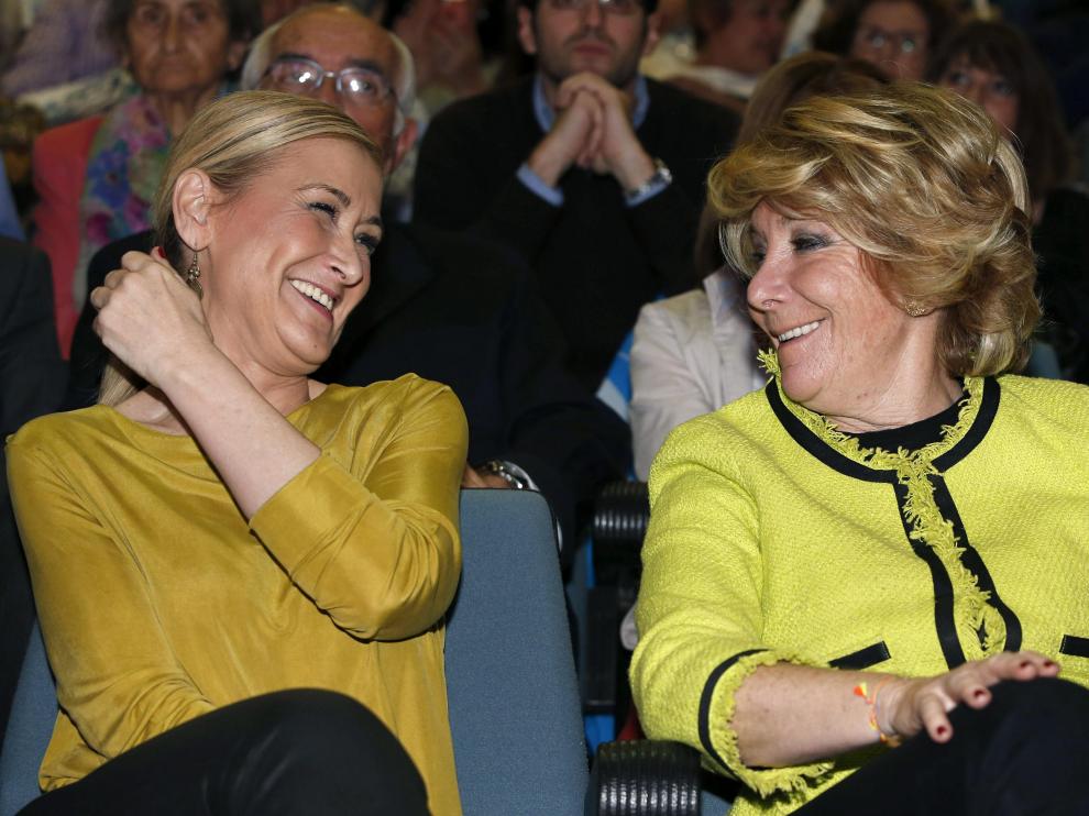 La presidenta del PP de Madrid y candidata a la Alcaldía de la capital, Esperanza Aguirre (d), junto a la candidata a la Presidencia de la Comunidad, Cristina Cifuentes
