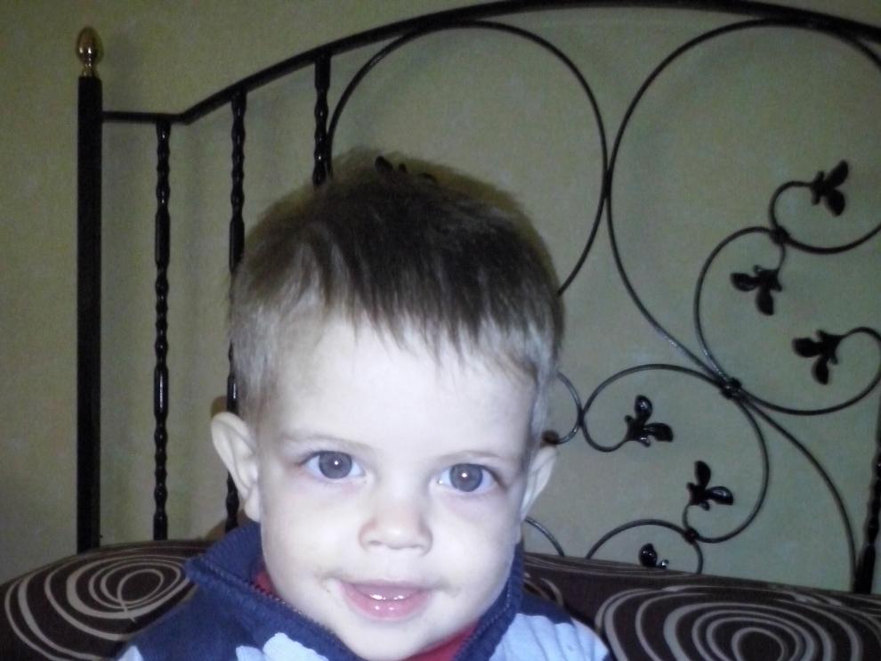 Javier Esteban Latre, de 16 meses de edad, padece el raro síndrome de Pearson.