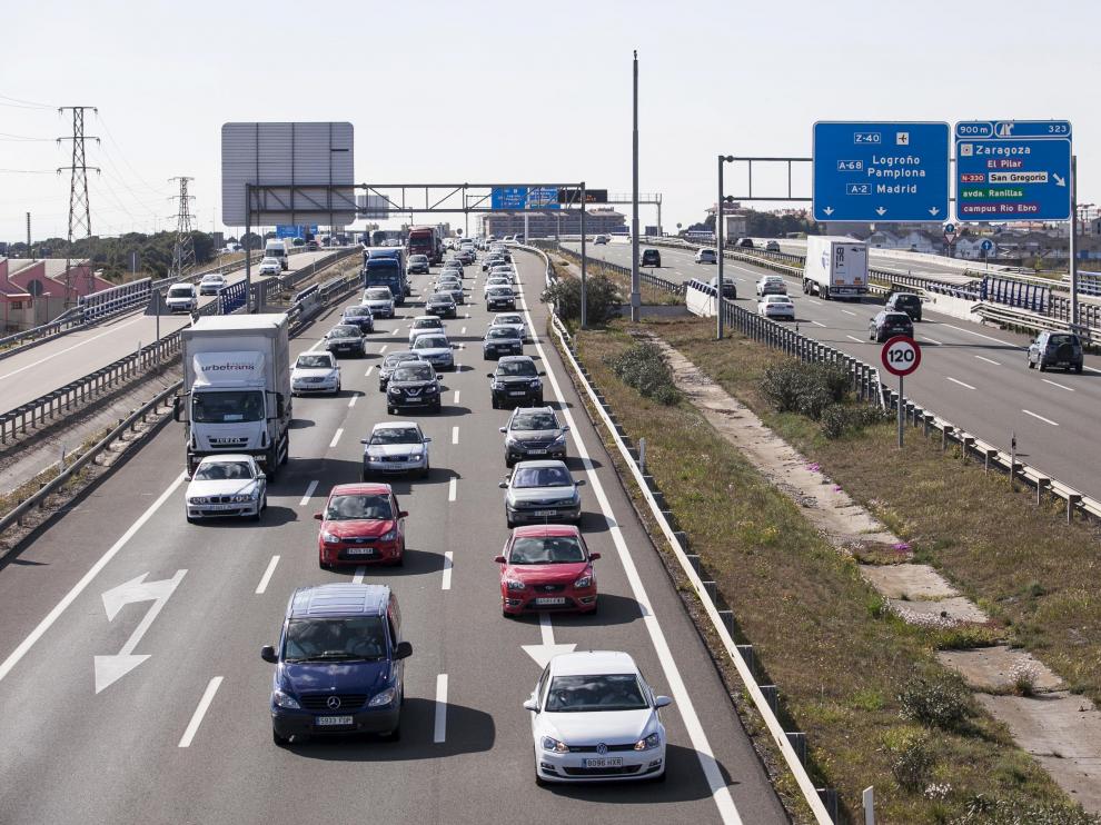 Tráfico denso en la Ronda Norte de Zaragoza este lunes