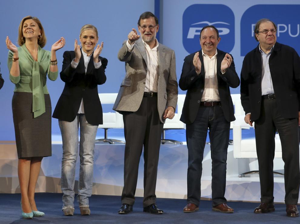 Rajoy junto a algunos de sus barones en la presentación de candidatos del PP