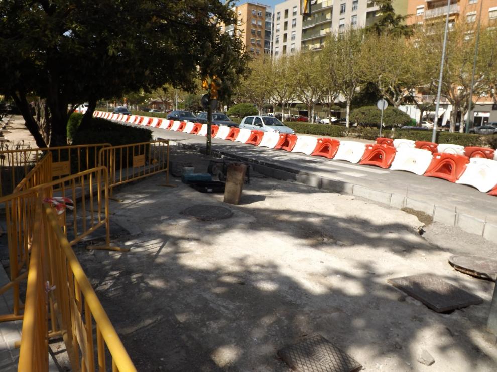 La avenida Martínez de Velasco renueva sus aceras