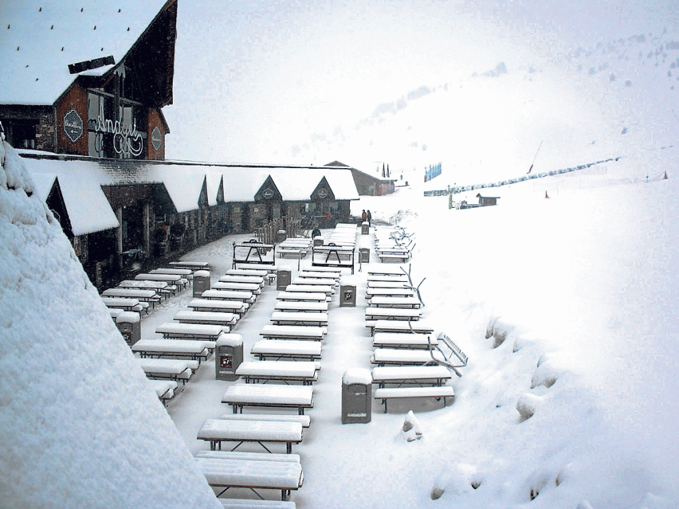Formigal amaneció ayer con 15 centímetros de nieve. En la imagen, la zona de Anayet